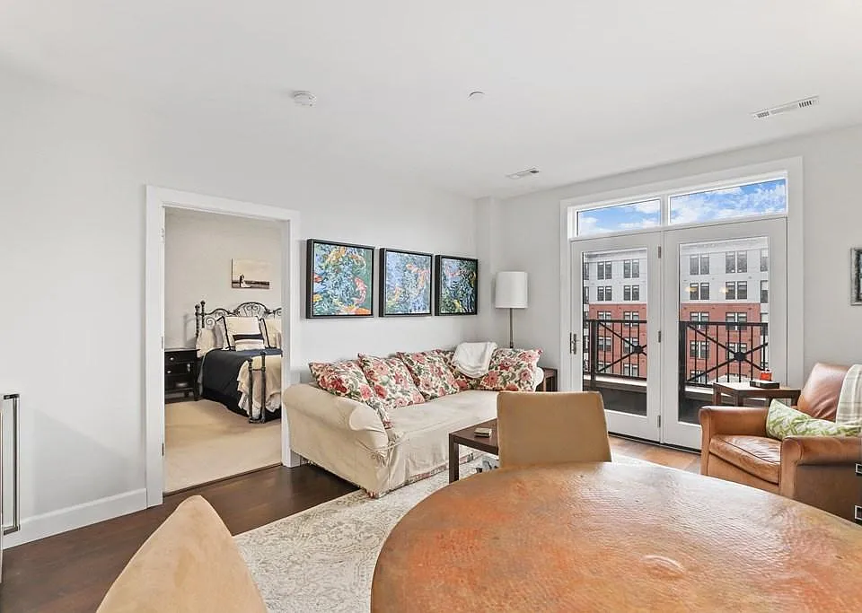 1501 Commonwealth Ave #302