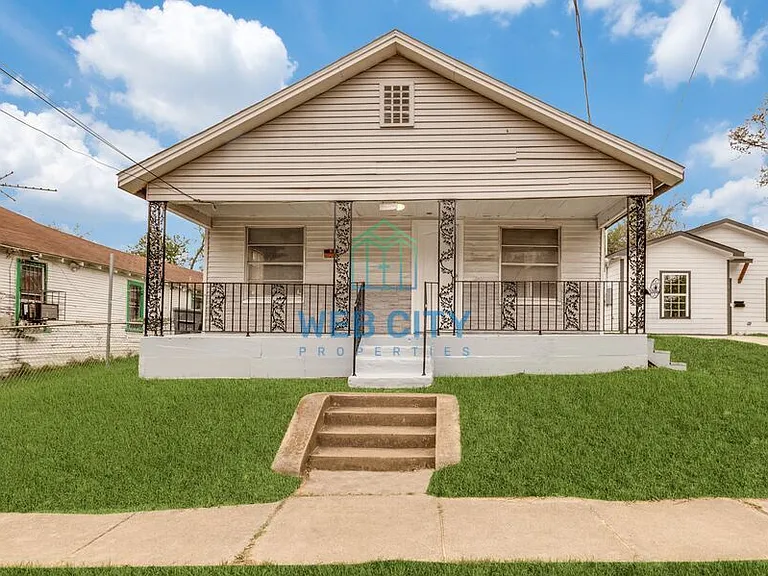 3907 Roberts Ave — Photo 1