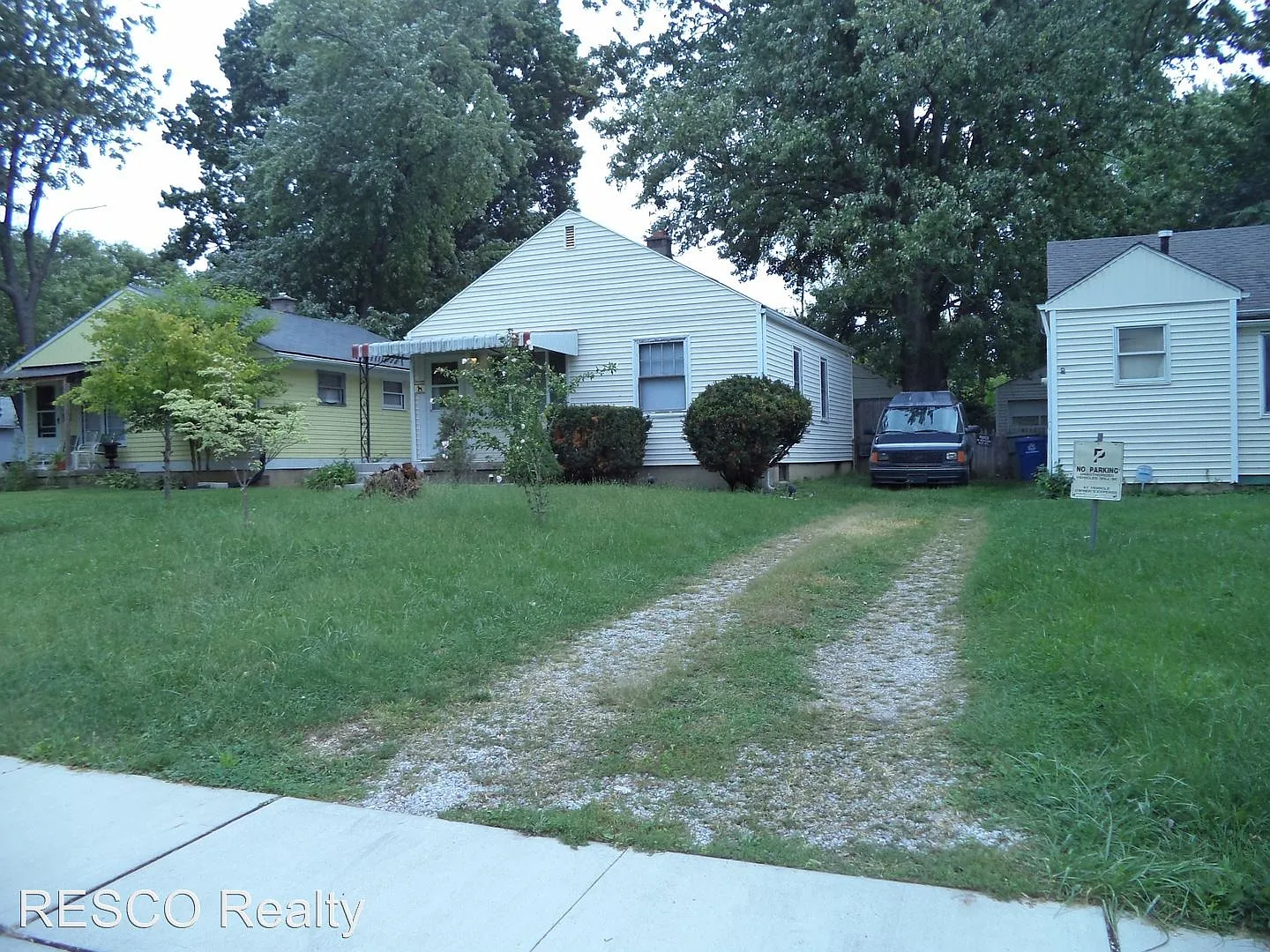2362 Hiawatha Park Dr photo 1
