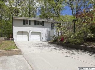 4 Manee Pl, Holmdel, NJ 07733