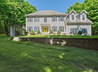 81 Red Barns Rd, Guilford, CT 06437