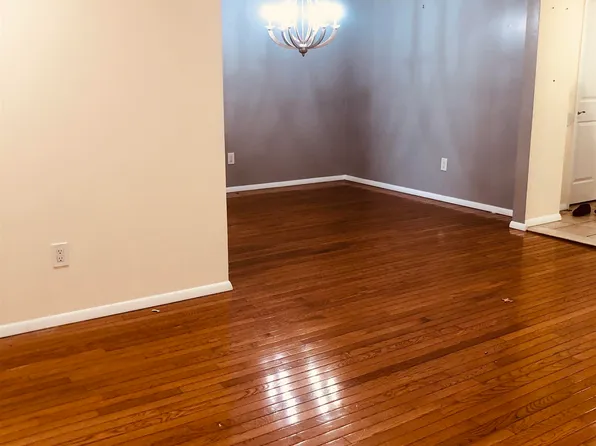 4 Green Valley Court image 3 of 10