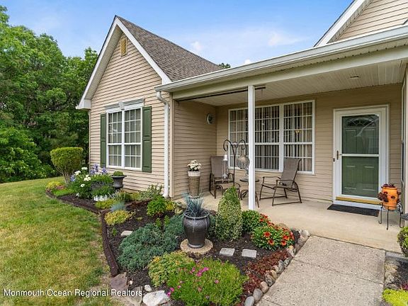 4th image of 46 Sunnybrook Ln