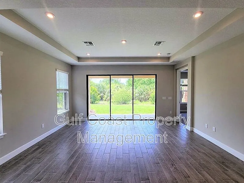 2 bed, 2.5 bath, 1573 sqft, $2,600 — Photo 3