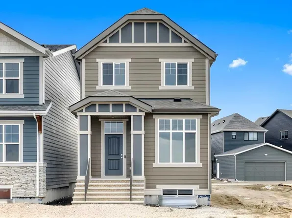 36 W Mercado Rd SE, Calgary, AB T3M 3Y4