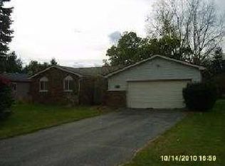 3529 Tara Dr, Highland, MI 48356