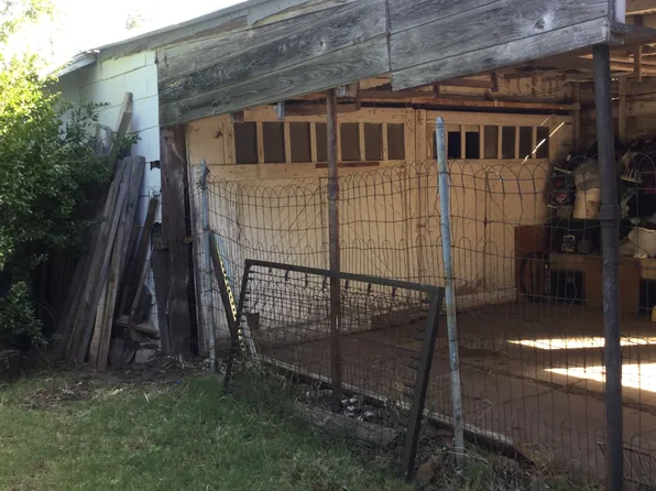 702 W Elm St, Olney, TX 76374