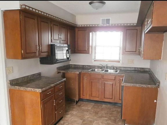 4th image of 2221 Saratoga Dr