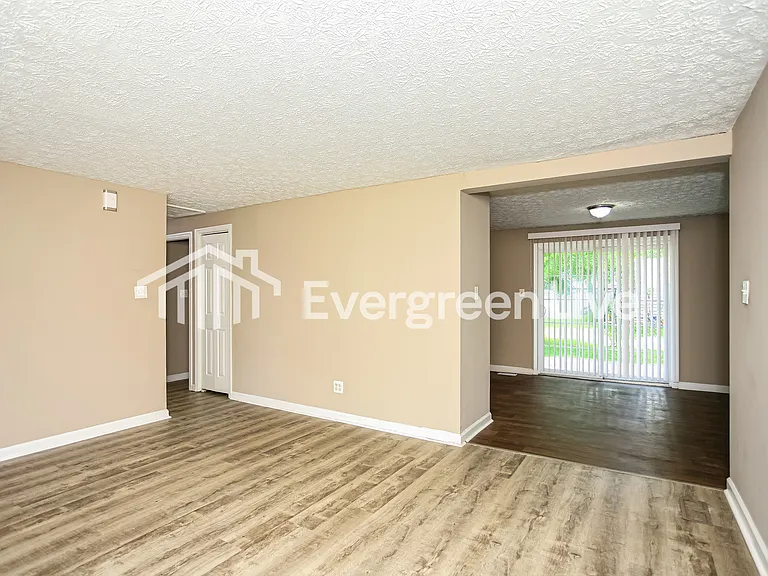 10446 Chris Dr — Photo 4