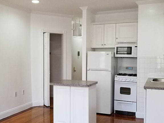 2nd image of 641 Hudson St APT 3D