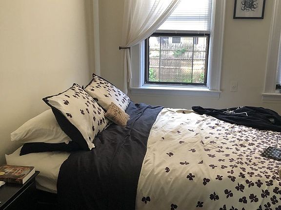 4th image of 3164 42nd St APT 1R