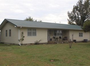 105 E Bredehoeft St, Girard, KS 66743