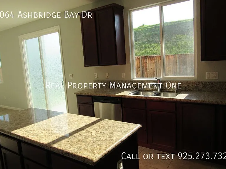 1064 Ashbridge Bay Dr — Photo 10