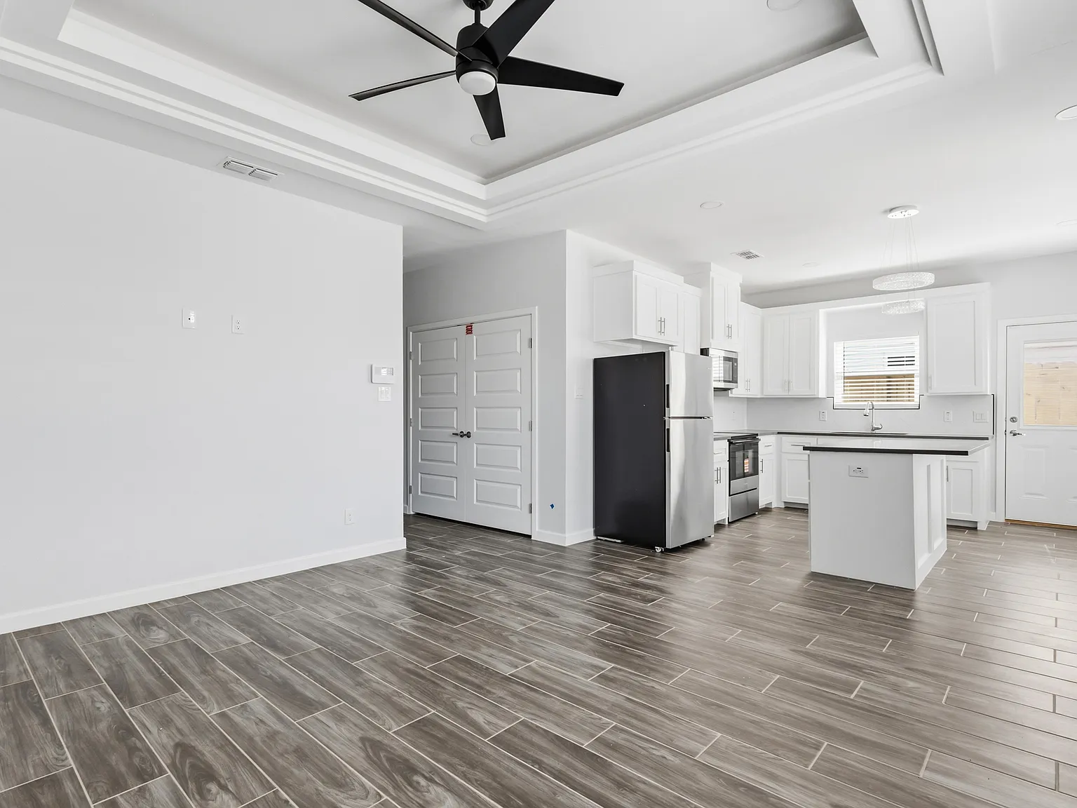 2904 S Links Drive - 1-Front — Photo 2