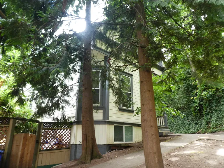 1938 SW 13th Ave #B — Photo 3