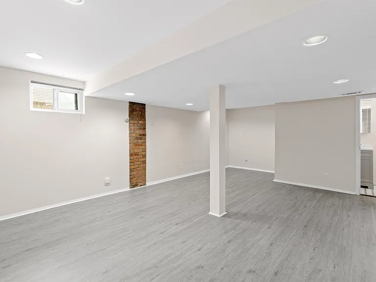 178 W 33rd St #1 — Photo 23