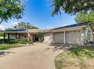 7136 Meadow Park Dr N, North Richland Hills, TX 76180