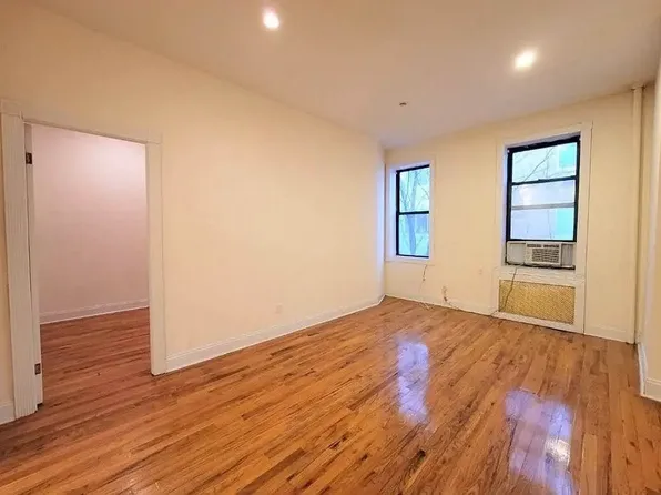 309 E 37th St, New York, NY