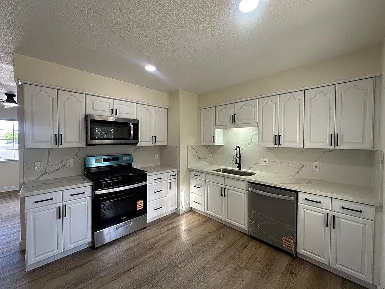 13000 Lorenzo Ct — Photo 16