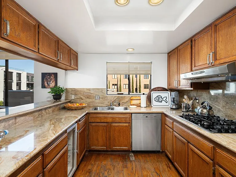 Kitchen, wine cellar
