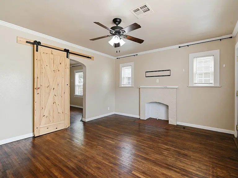 E 8th St Duplex — Photo 28