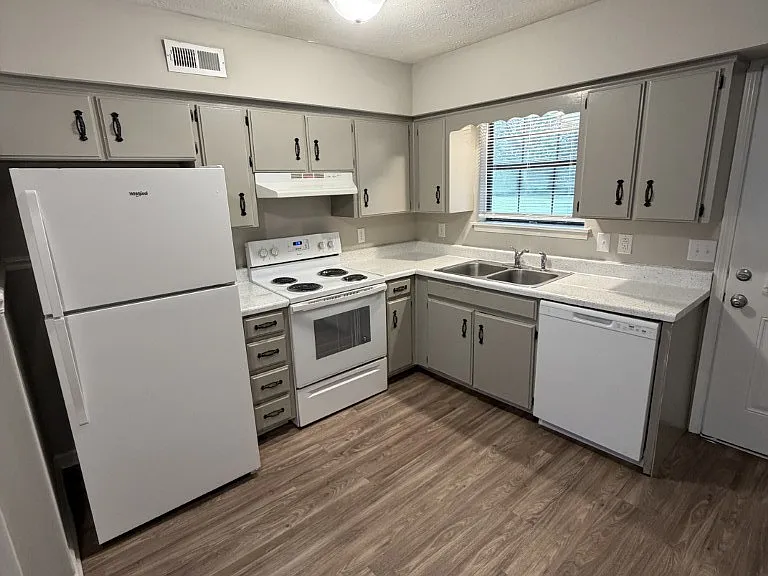 248 Caroline Dr #A — Photo 2