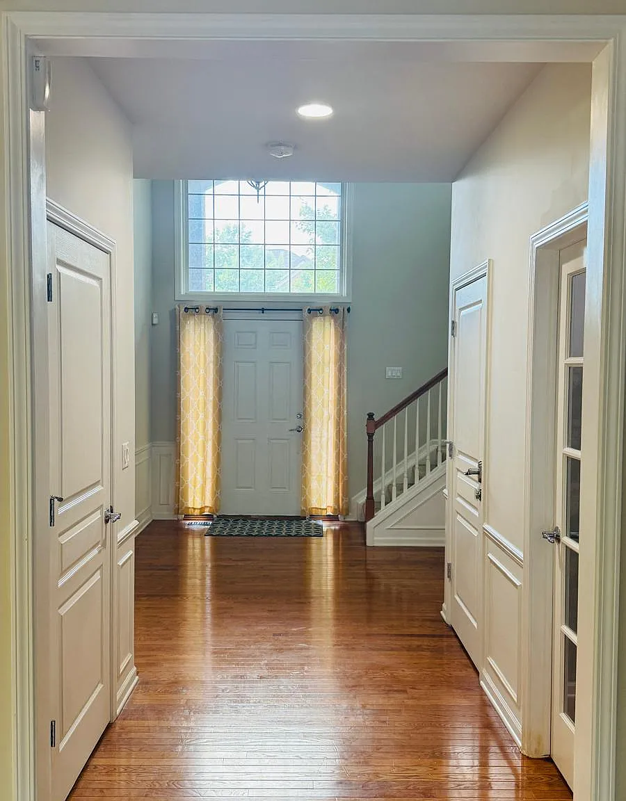 4 bed, 3.5 bath, 2633 sqft, $3,900 — Photo 2