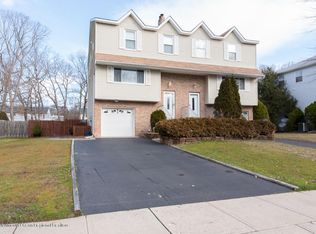 42 Lone Star Ln, Manalapan, NJ