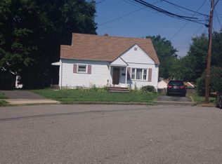 2 Oakwood Ct, Clifton, NJ 07012