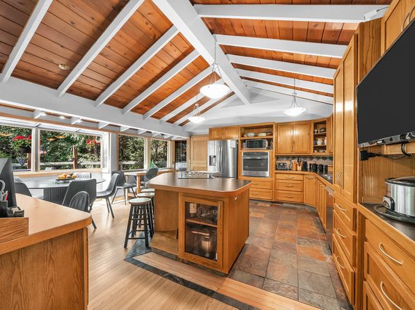 3915 Bayridge Pl, West Vancouver, BC V7V 3K2