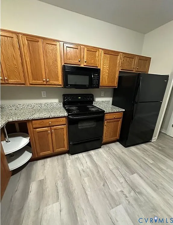 4 bed, 3.5 bath, 2376 sqft, $2,550 — Photo 2