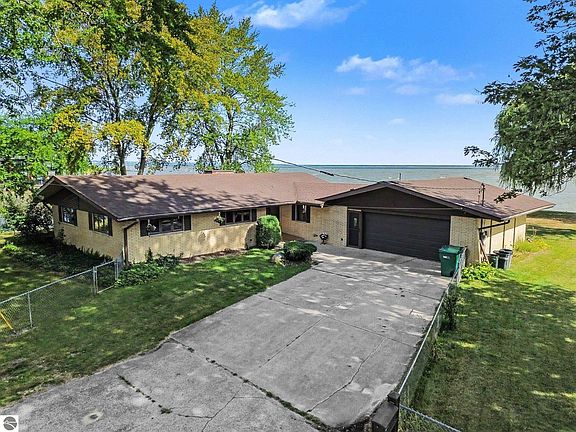 4th image of 227 Bayside Park Dr