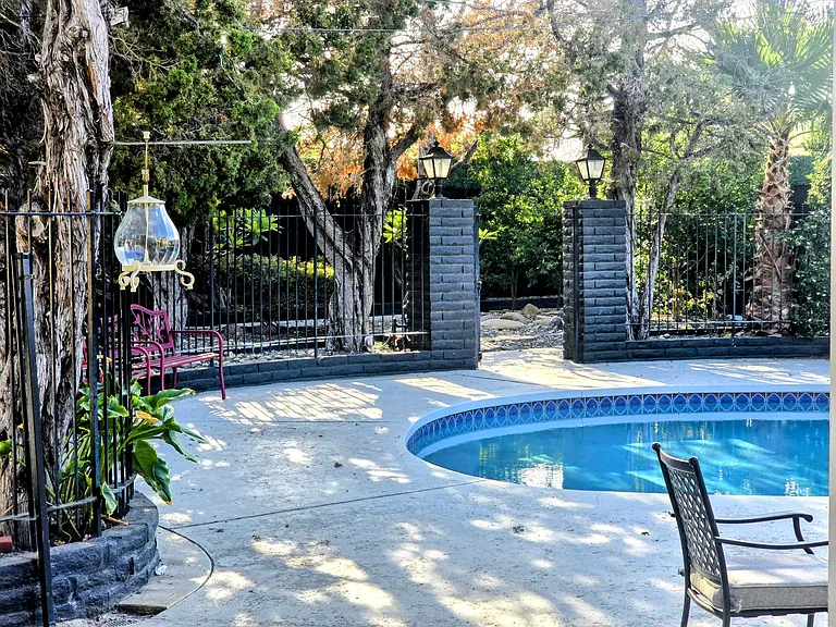 2548 E Wilson Ave — Photo 176
