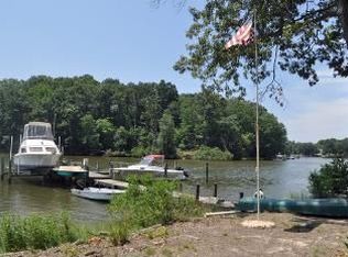 910 Hungerford Rd, Lusby, MD 20657