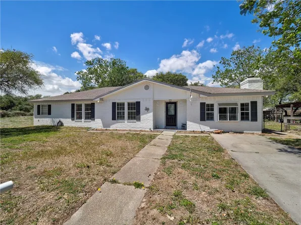 912 S 7th St, Aransas Pass, TX 78336