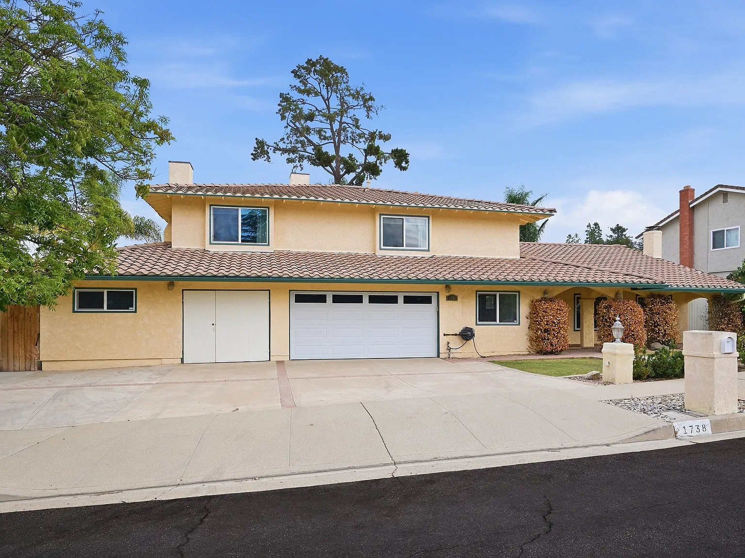 5 bed, 3207 sqft, $6,800 — Photo 3