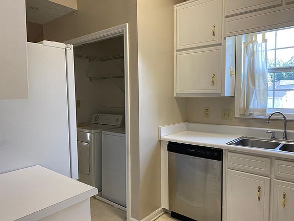 3rd image of 1150 Golden Valley Ct