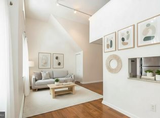 1035 Spruce St APT 204, Philadelphia, PA 19107