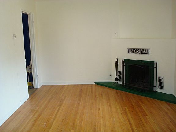 5th image of 2021 Palomas Dr NE