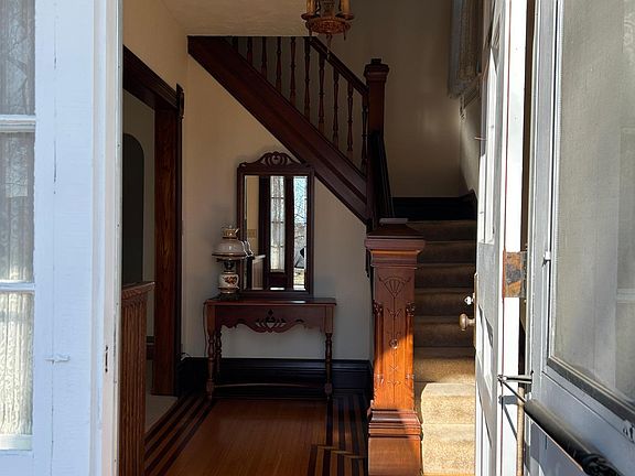 5th image of 113 2nd St SW