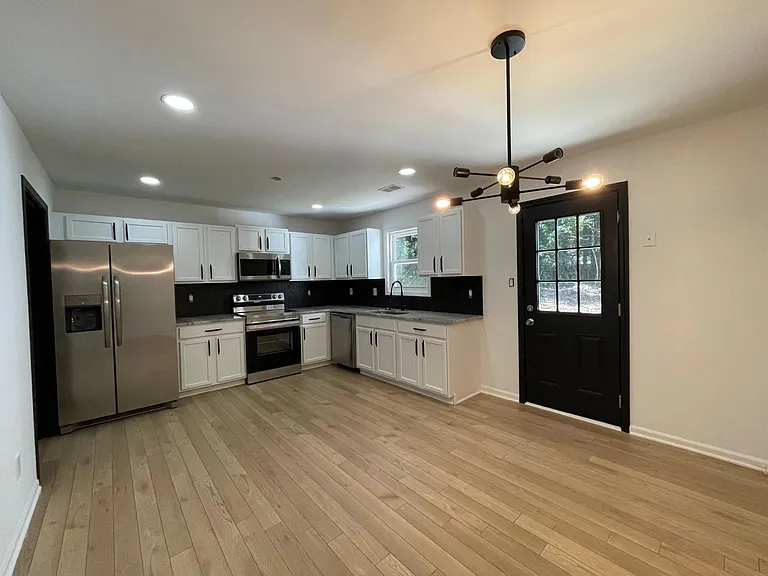 1438 S Diane Ct SE #B — Photo 3