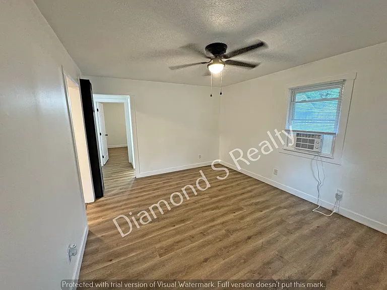 Park Duplex, Spfd — Photo 3