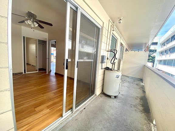 2nd image of 2514 S Beretania St #A06
