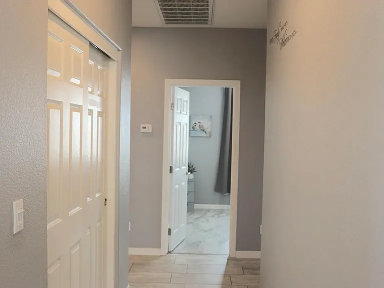 1332 Greenbrier Dr — Photo 7