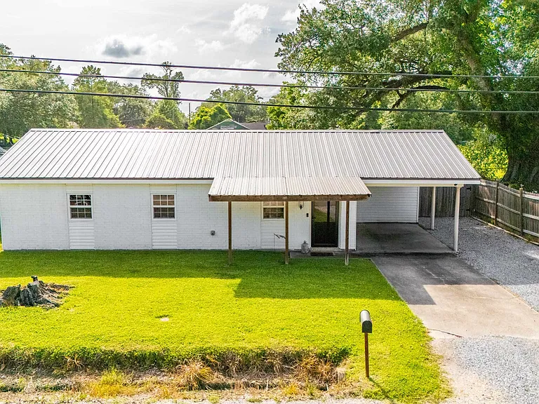 107 Half Oak Dr — Photo 2