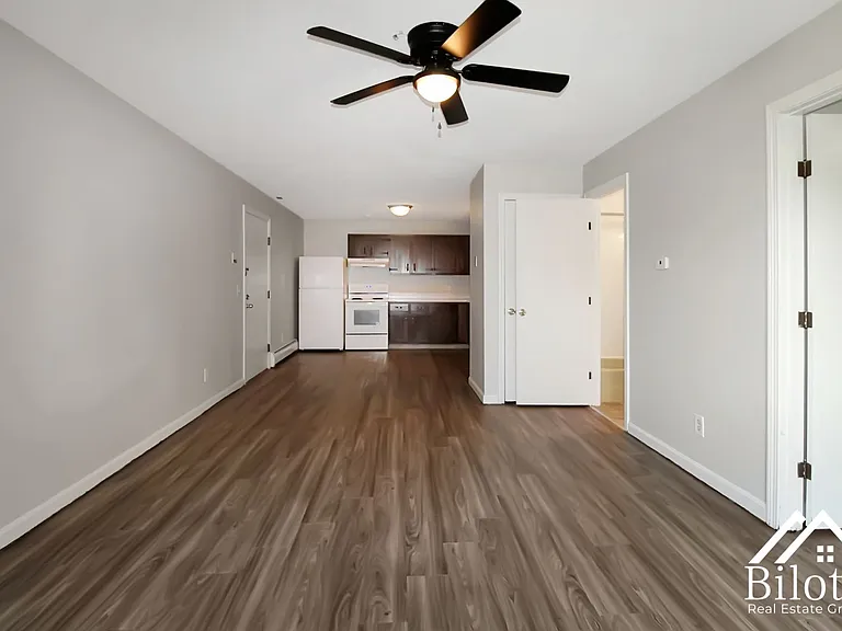 18 Lee Rd — Photo 2