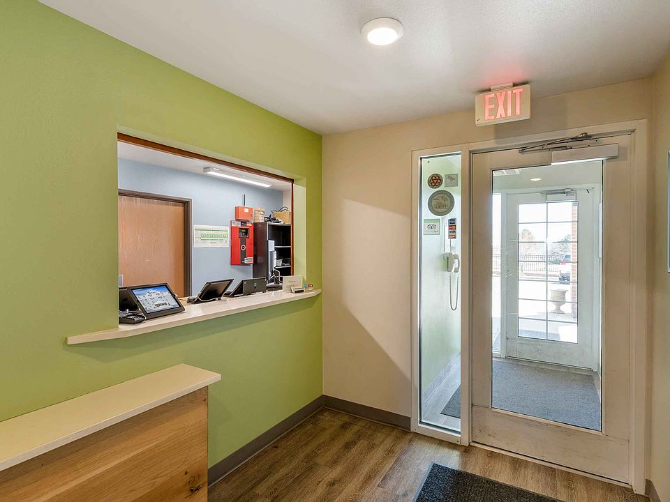 Lobby and Guest Check-in
