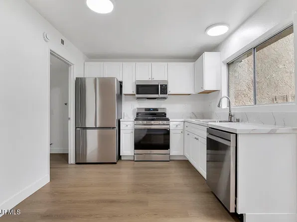 455 Serento Cir, Thousand Oaks, CA 91360