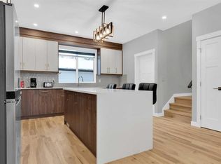 216 S 99th Ave SE, Calgary, AB T2J0J1