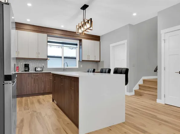 216 S 99th Ave SE, Calgary, AB T2J 0J1